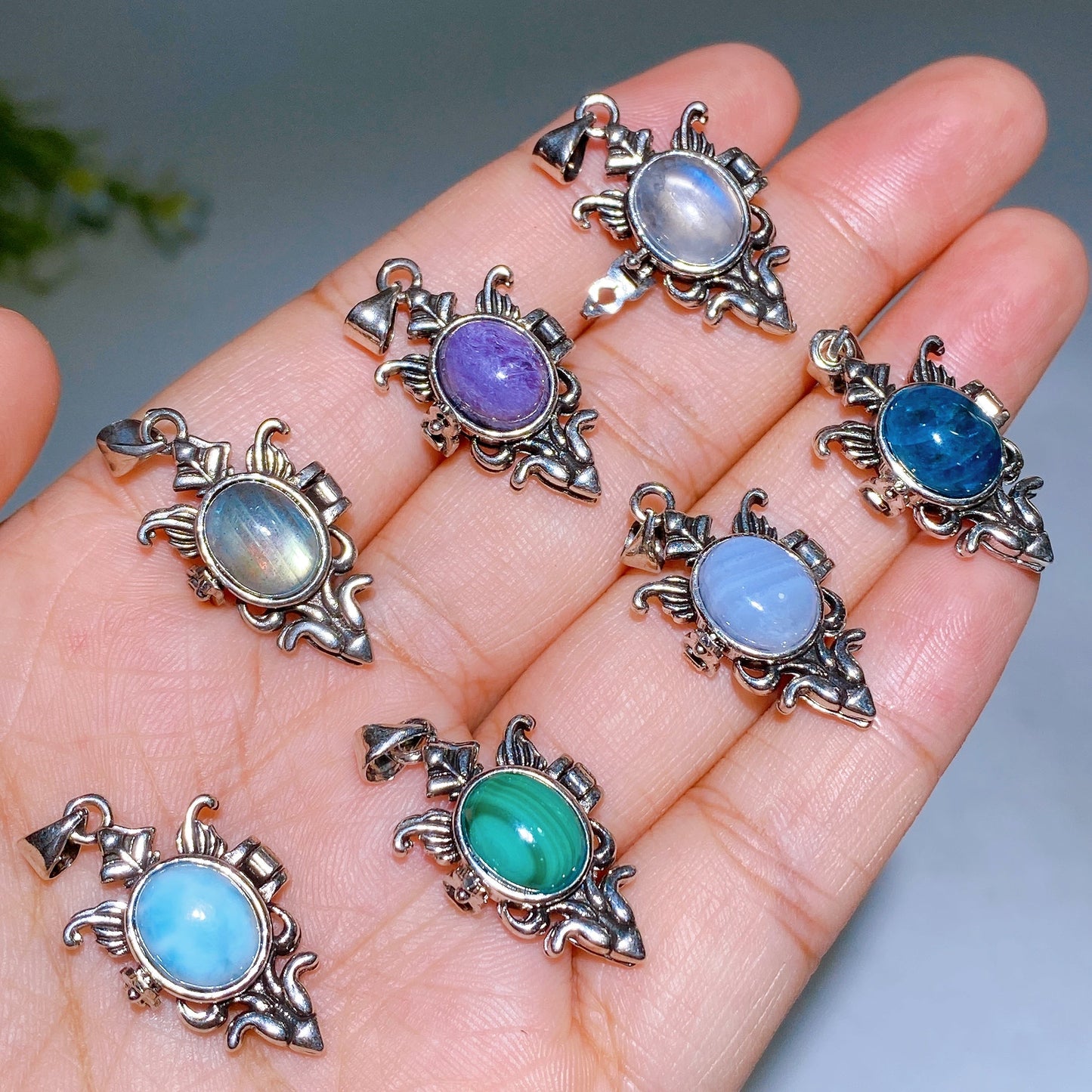 25mm Multi-Material Natural Crystal Pendant Wholesale