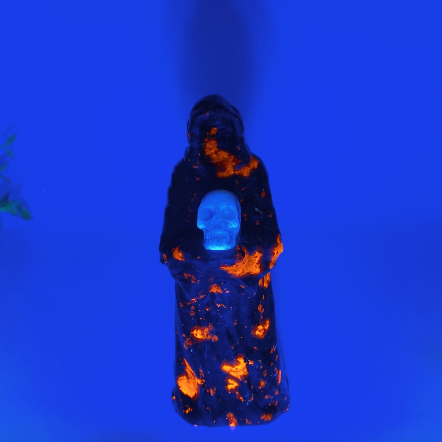 1.4" 3.6" Crystal No-Head Ghost Holding Skull Carving Crystal Healing Bulk Wholesale