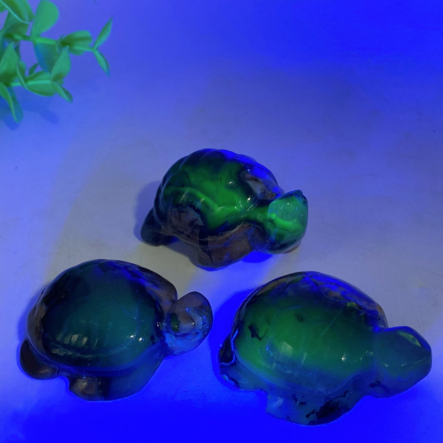 1.8"-2.1"  UV Reactive Volvanic Agate Turtle Elephant Cat Wolf Animal Carving Crystal Healing Bulk Wholesale