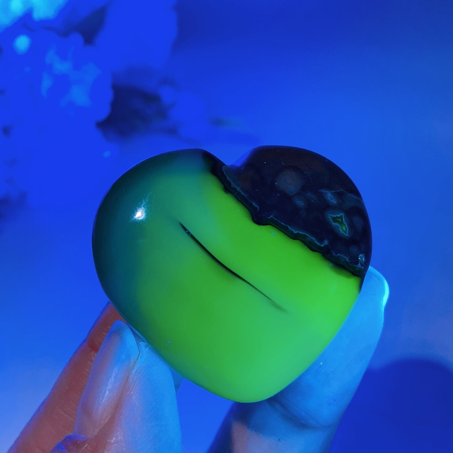 4cm UV Reactive Volcanic Agate Heart Carving Crystal Healing Bulk Wholesale