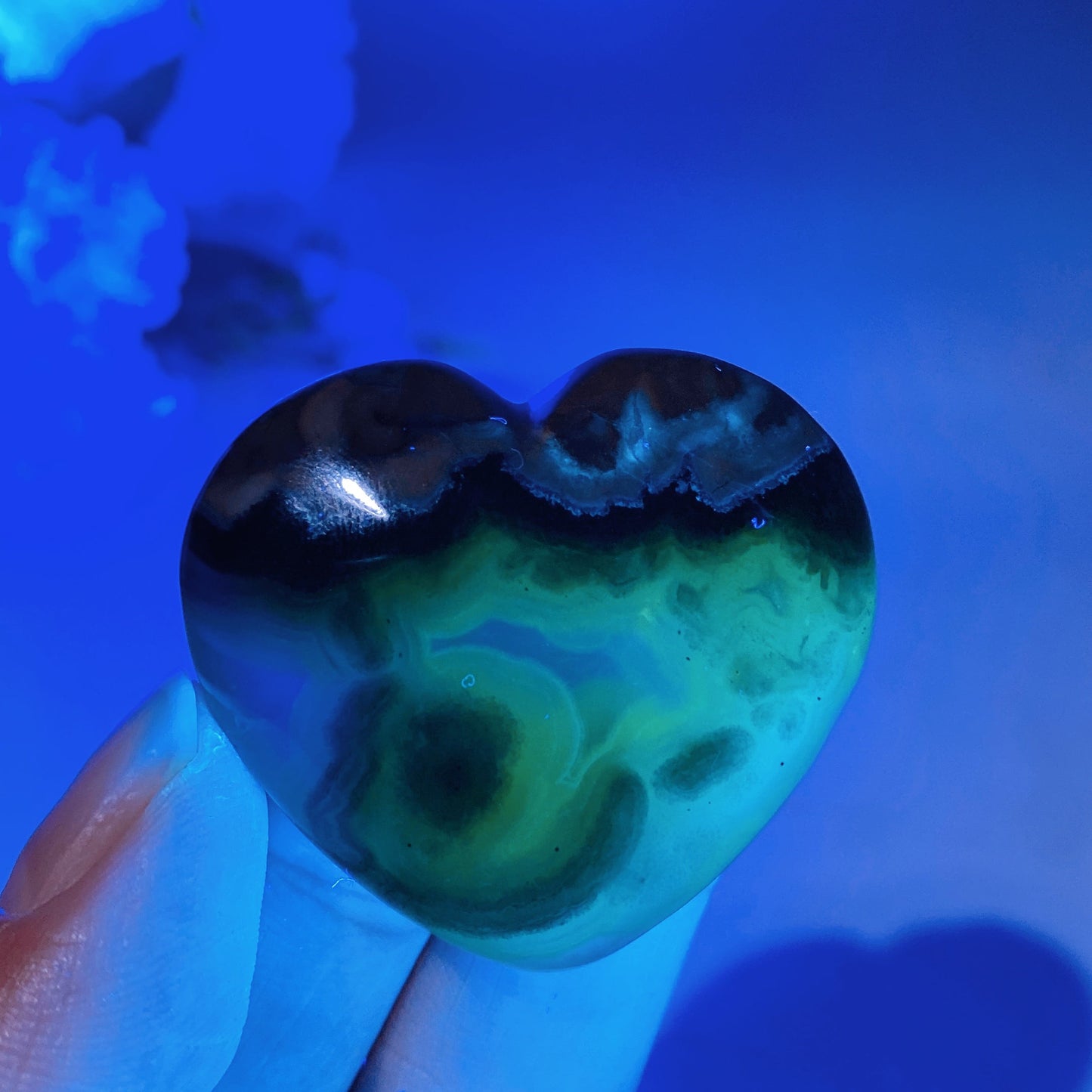 4cm UV Reactive Volcanic Agate Heart Carving Crystal Healing Bulk Wholesale